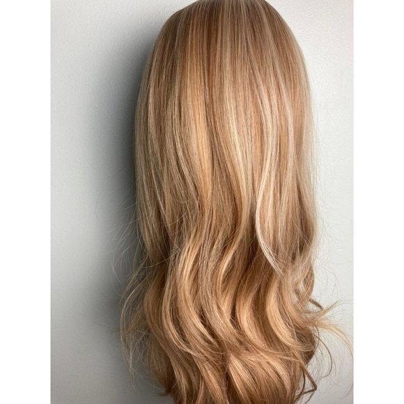 Highlighted Blonde Wavy Wig - Picture 8 of 10